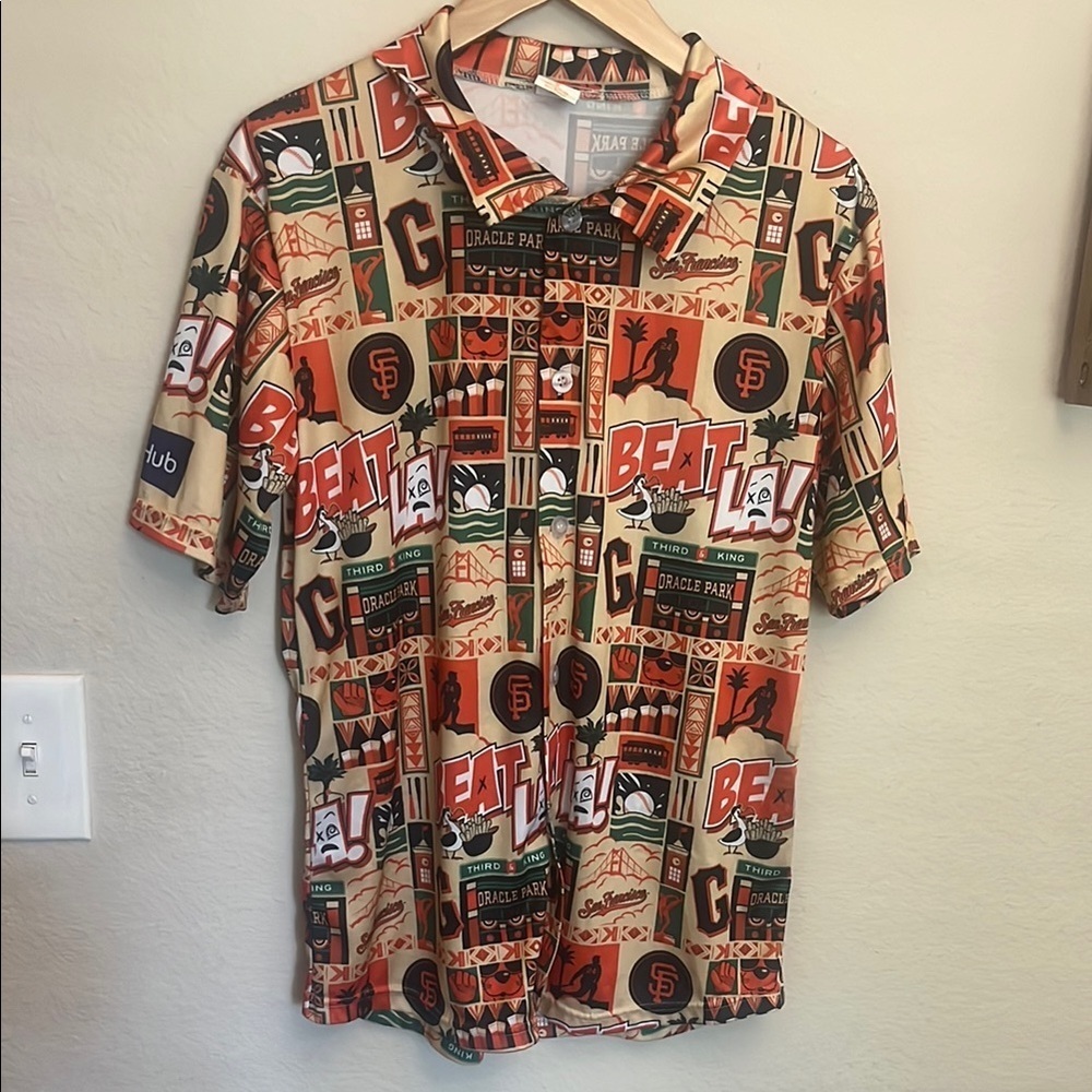 Giants “Beat LA” Graphic Button Down Shirt size M